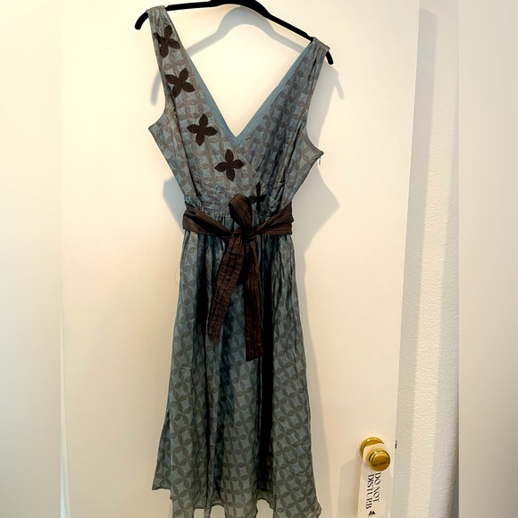 Suutra Dresses & Skirts - Suutra gorgeous silk dress